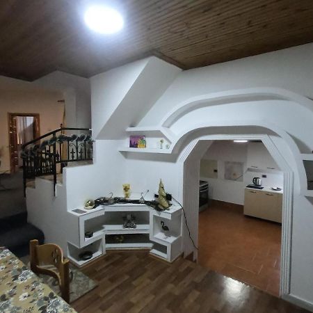 Tirana Traditional Home Экстерьер фото